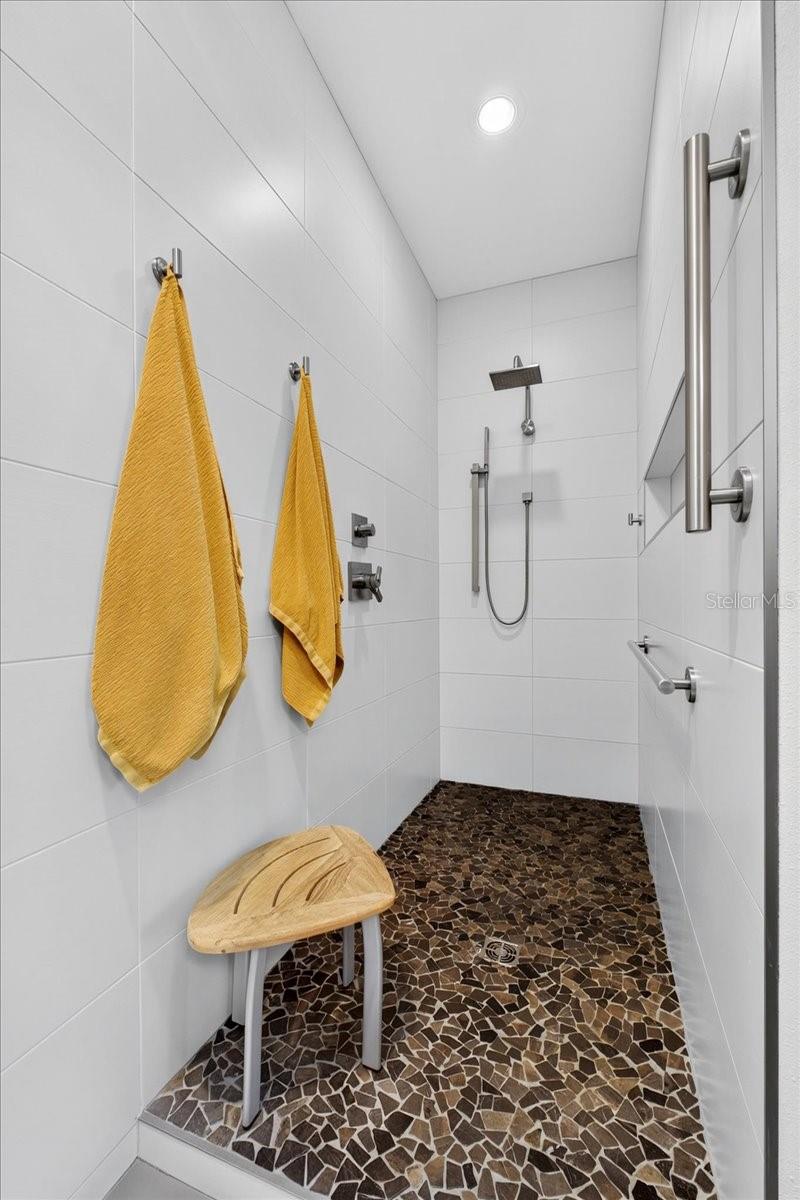 Image 27 of 34 For 445 Enclave Place 445