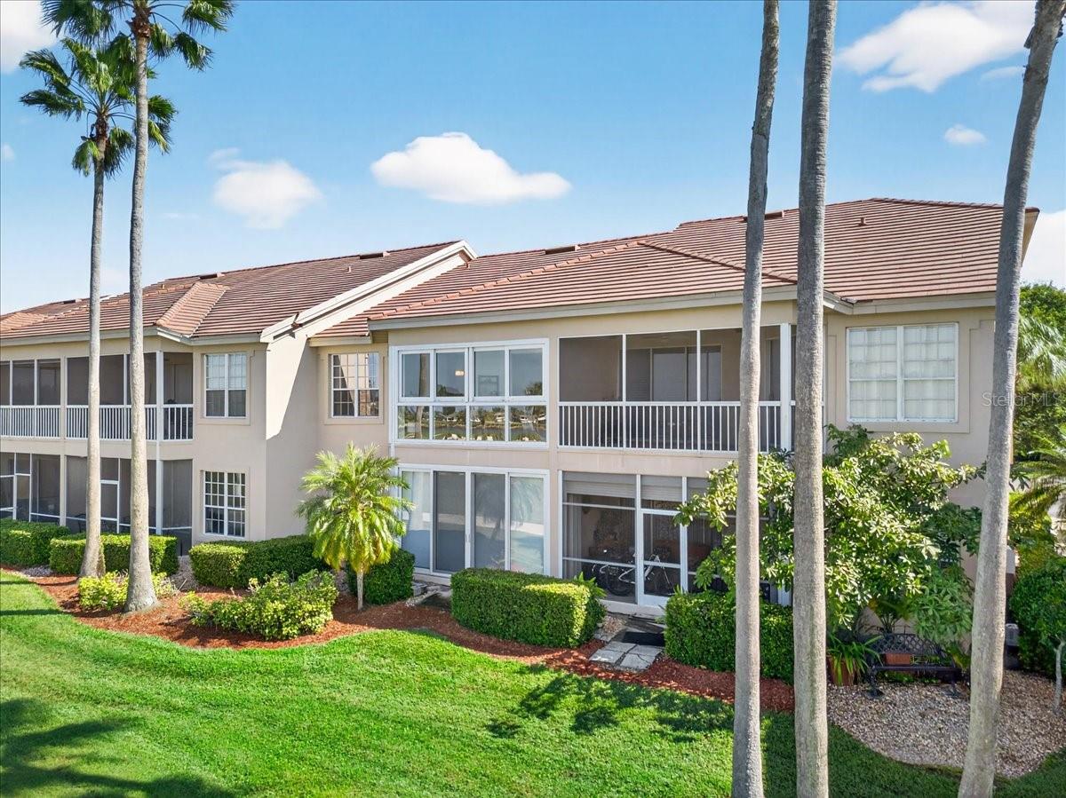 Image 4 of 34 For 445 Enclave Place 445