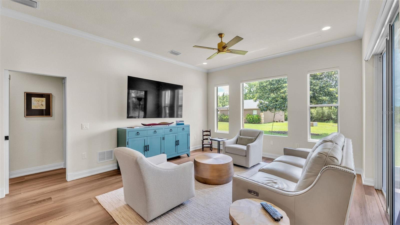 Image 28 of 85 For 237 Kent Court