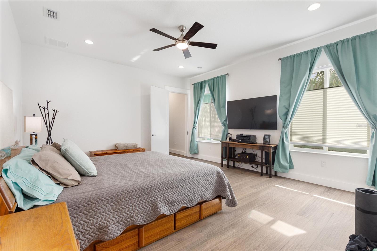 Image 30 of 51 For 381 Nolane Lane