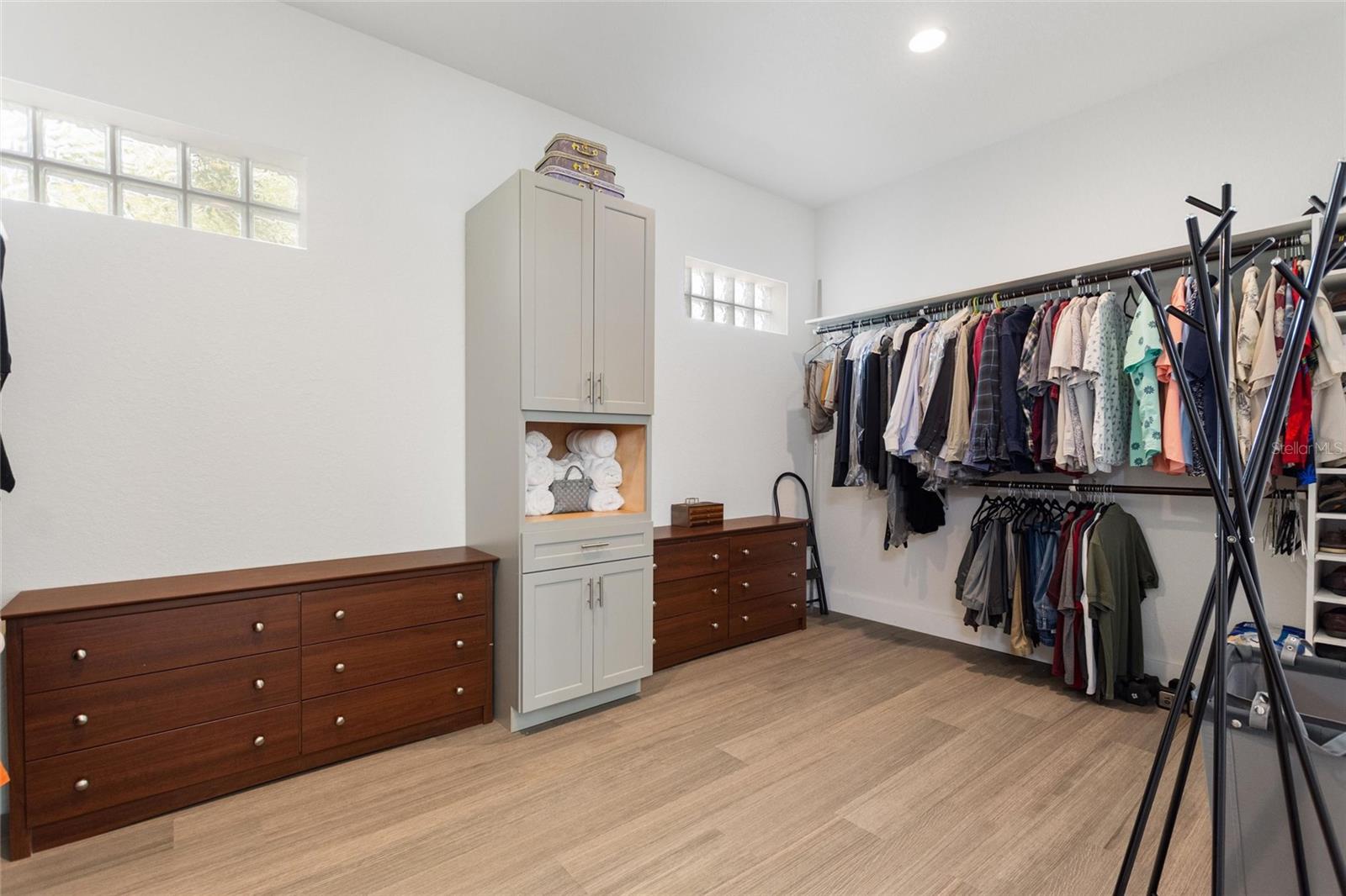 Image 37 of 51 For 381 Nolane Lane