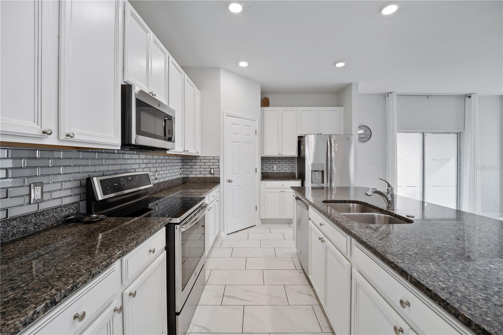 Image 6 of 32 For 178 Aberdeen Street