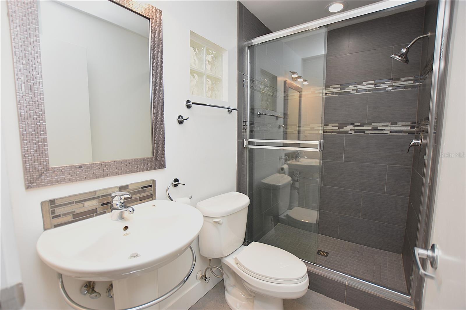 Image 25 of 46 For 5008 Macdill Avenue 12