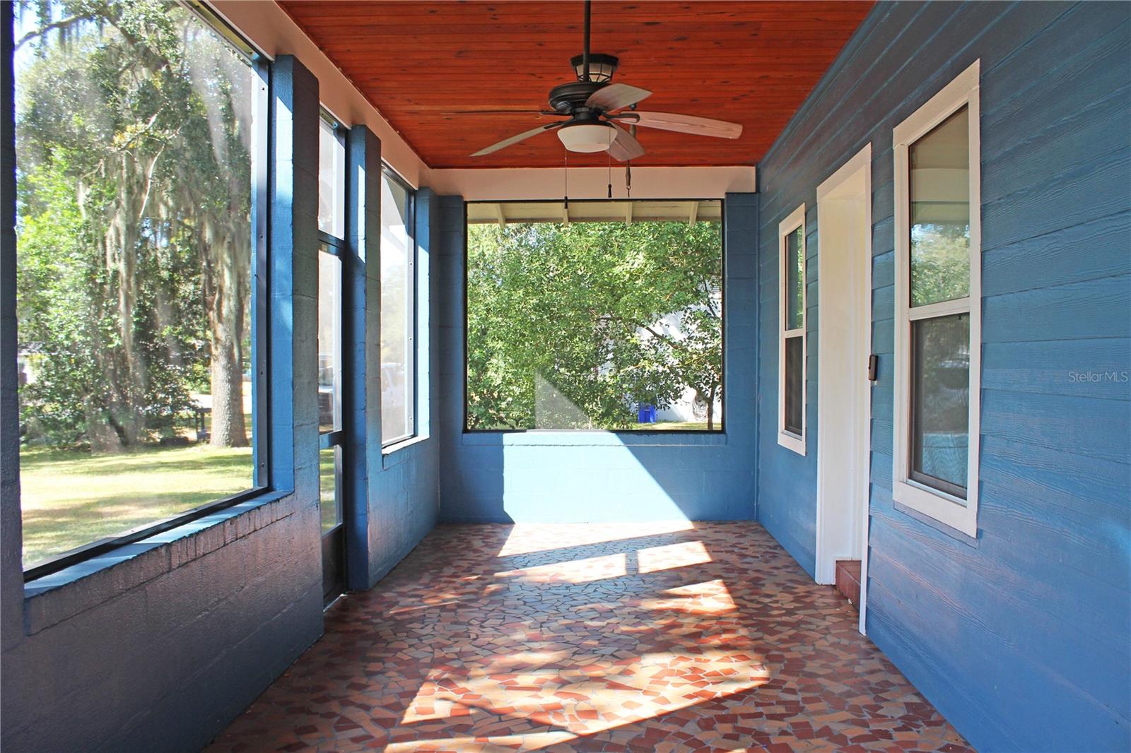 Image 3 of 40 For 1718 Elm Road