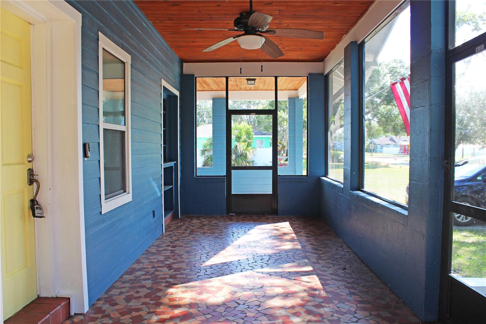 Image 4 of 40 For 1718 Elm Road