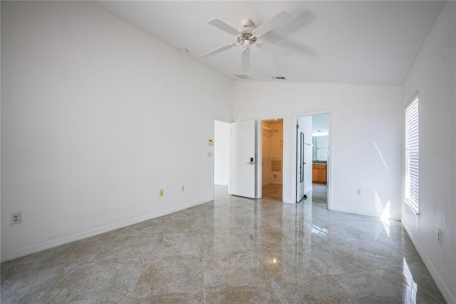 Image 23 of 59 For 1876 Holton Road