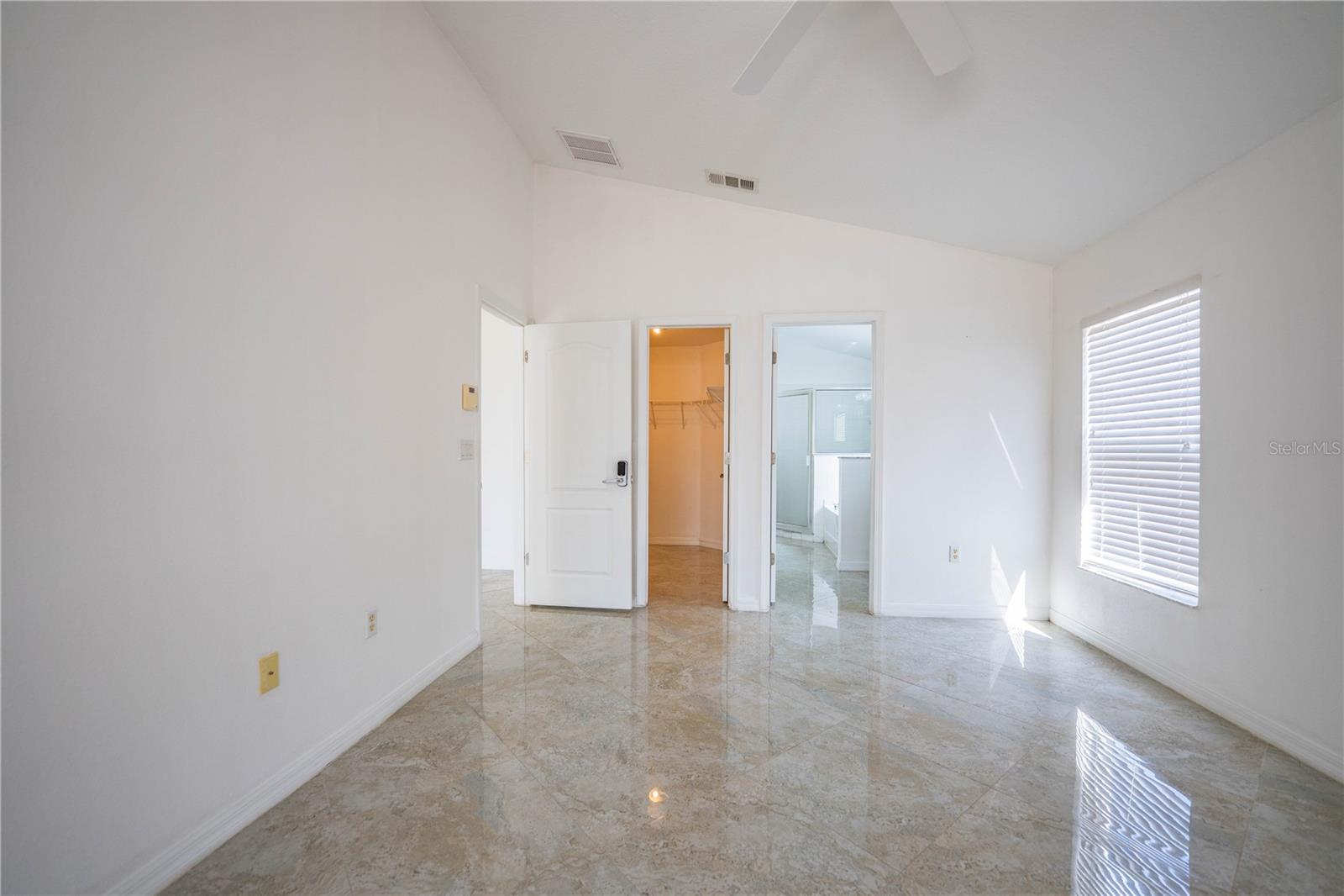 Image 24 of 59 For 1876 Holton Road