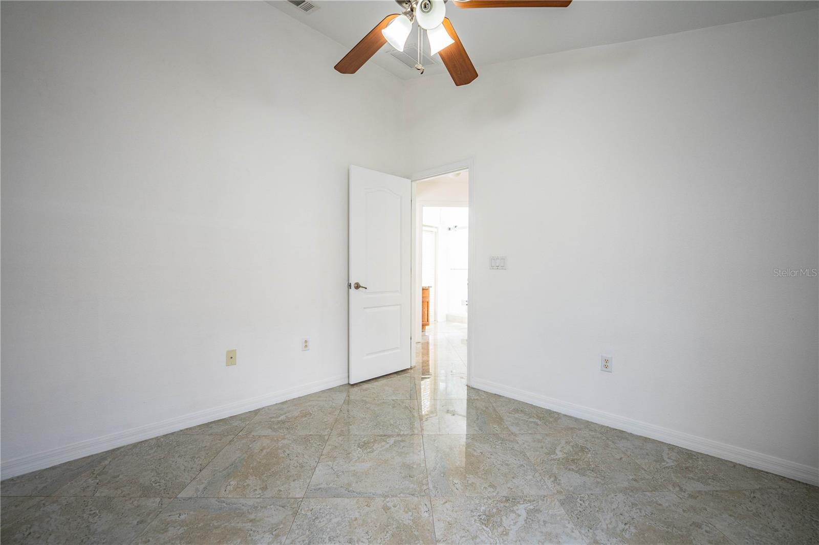 Image 36 of 59 For 1876 Holton Road