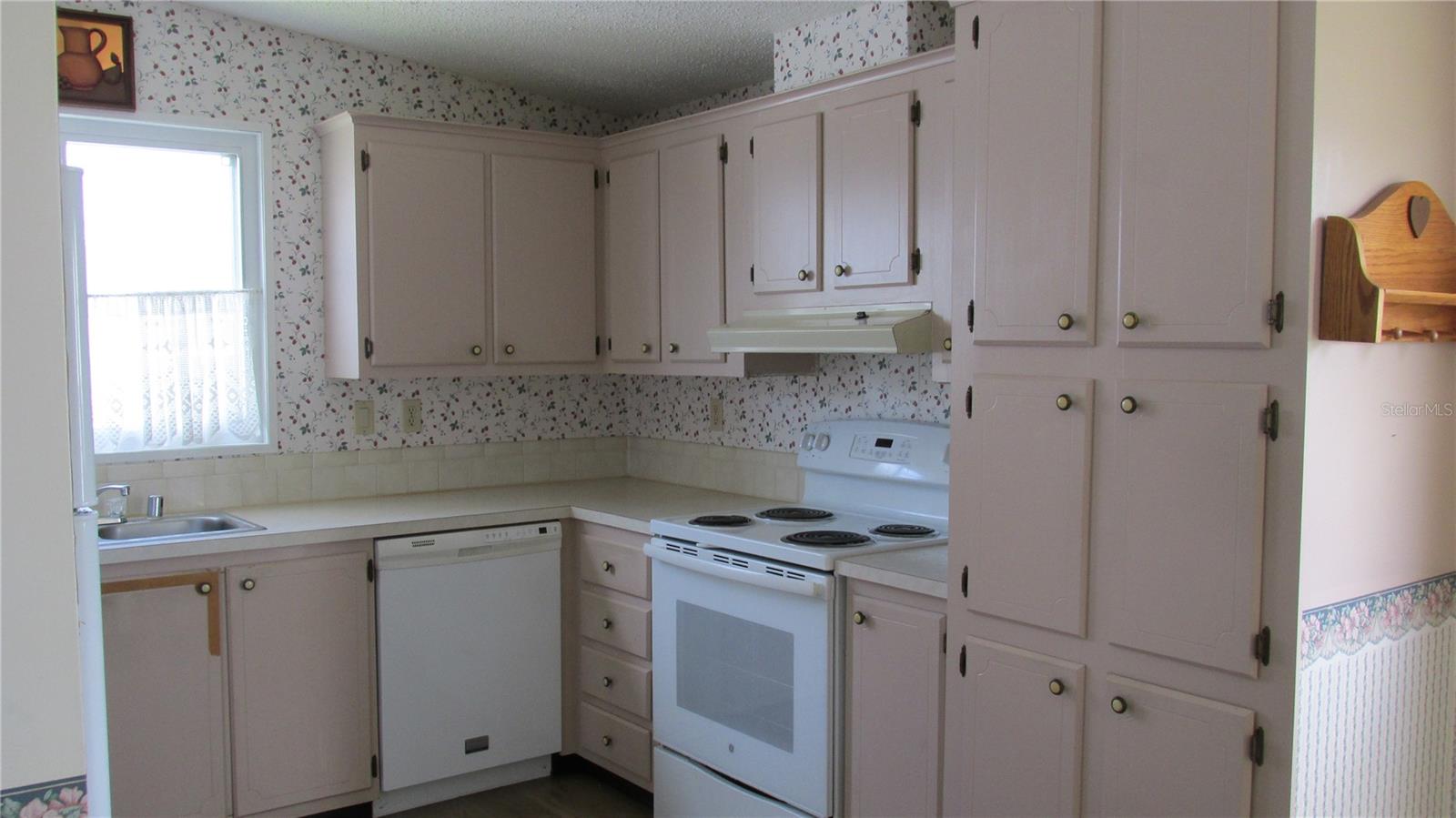 Image 7 of 21 For 253 Ramsgate Way