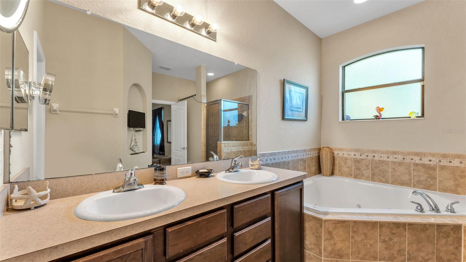 Image 21 of 40 For 6473 Royal Preserve Drive