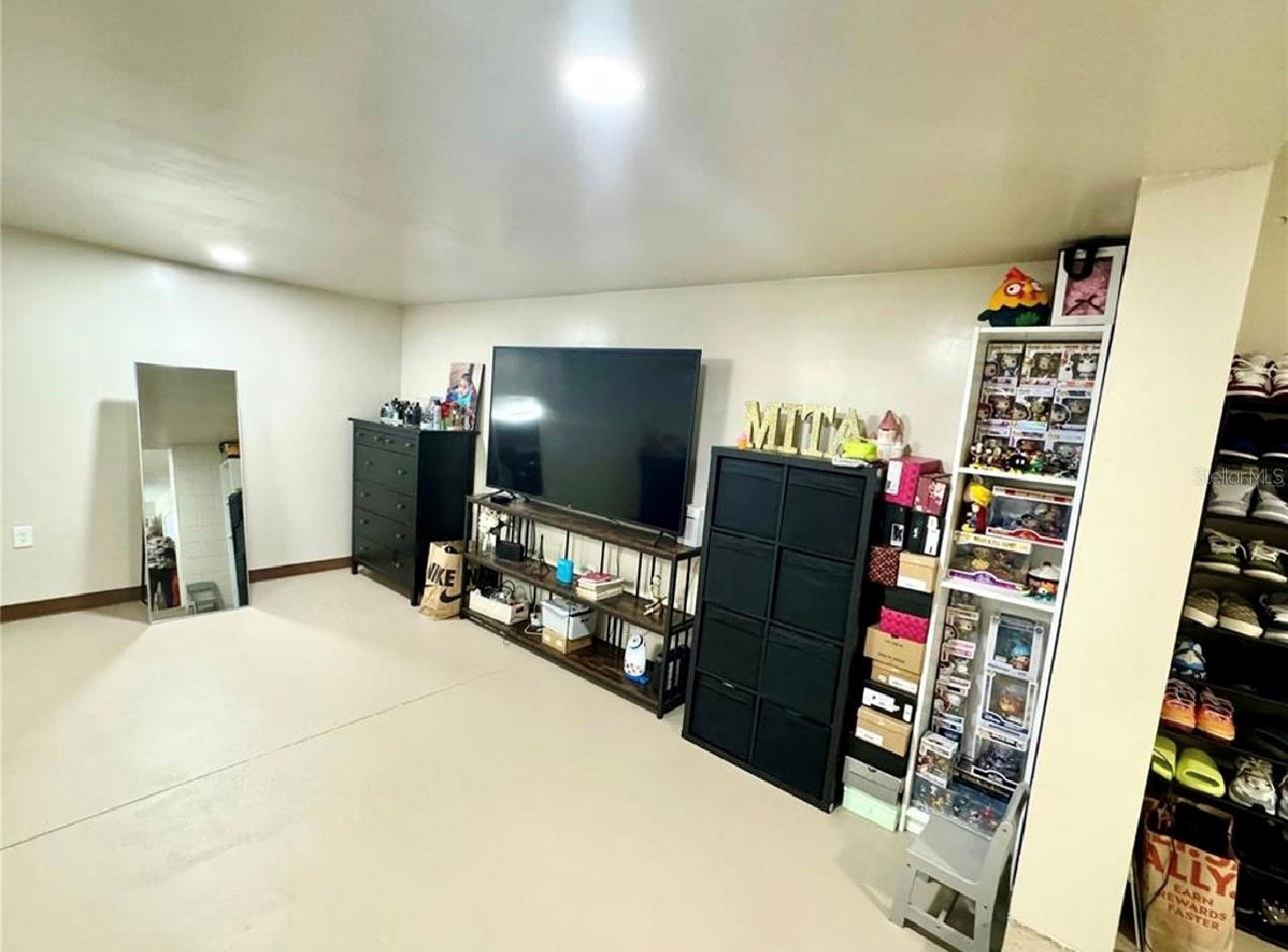 Image 11 of 18 For 5832 Holmes Drive