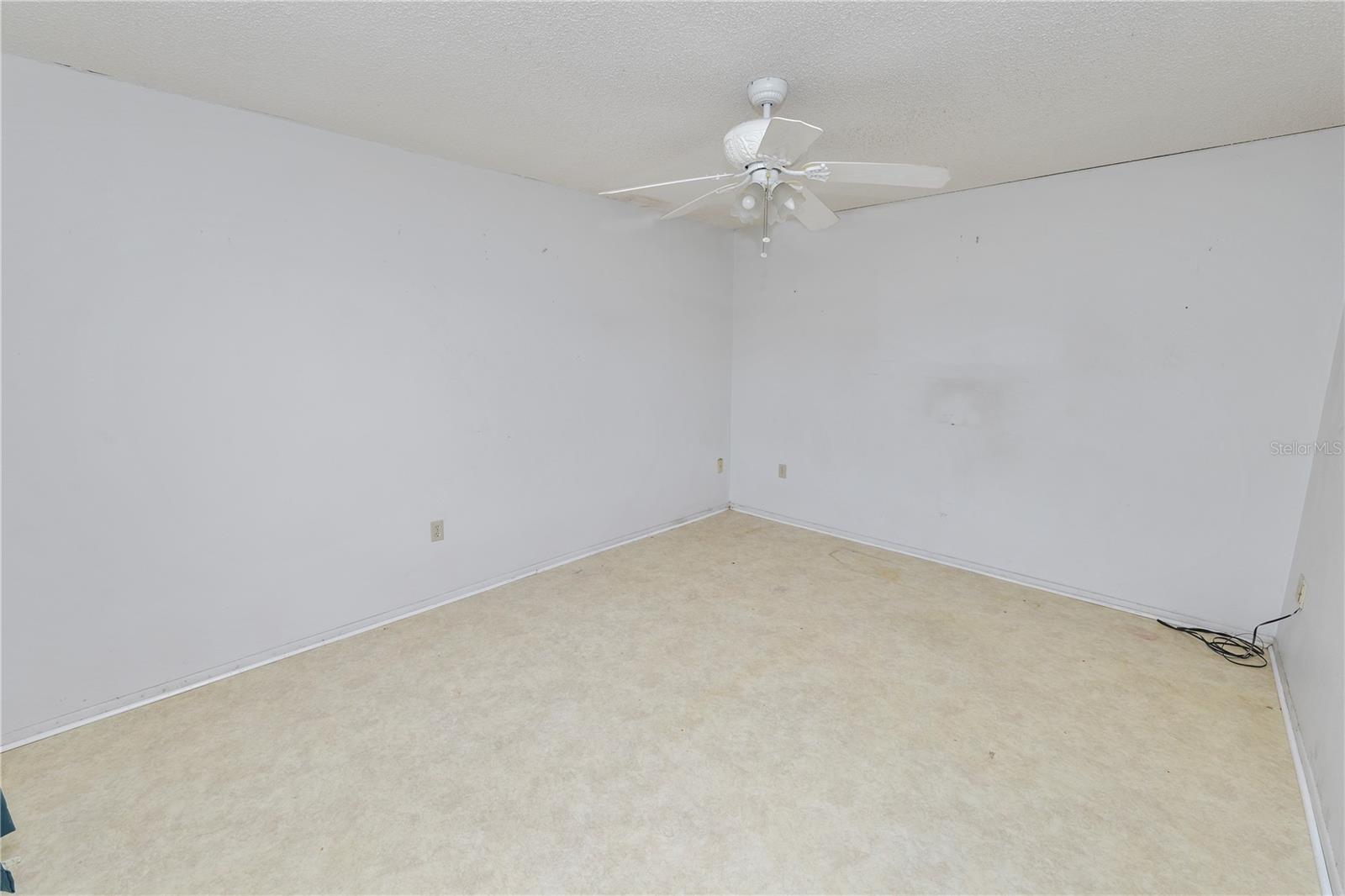 Image 3 of 24 For 2912 Woodcrest Lane