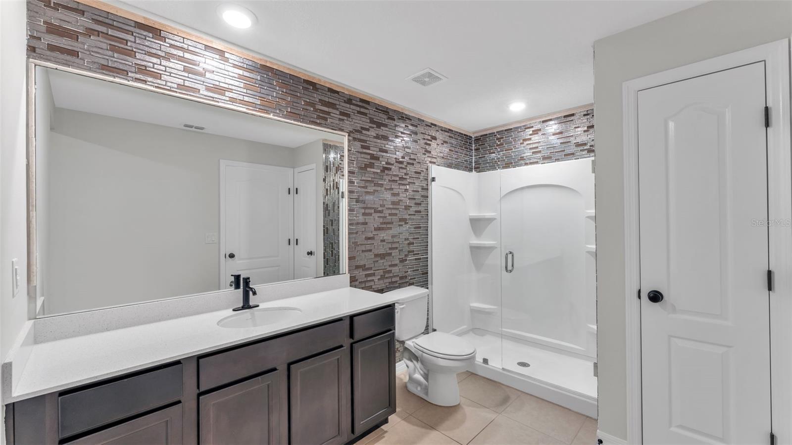 Image 4 of 12 For 261 Hyacinth Court