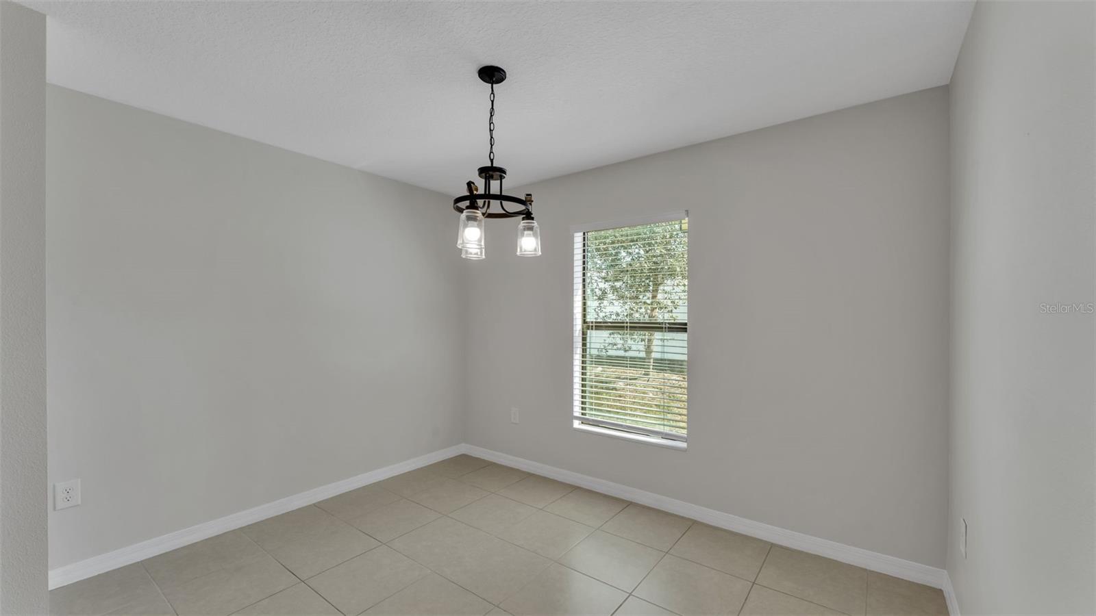 Image 7 of 12 For 261 Hyacinth Court