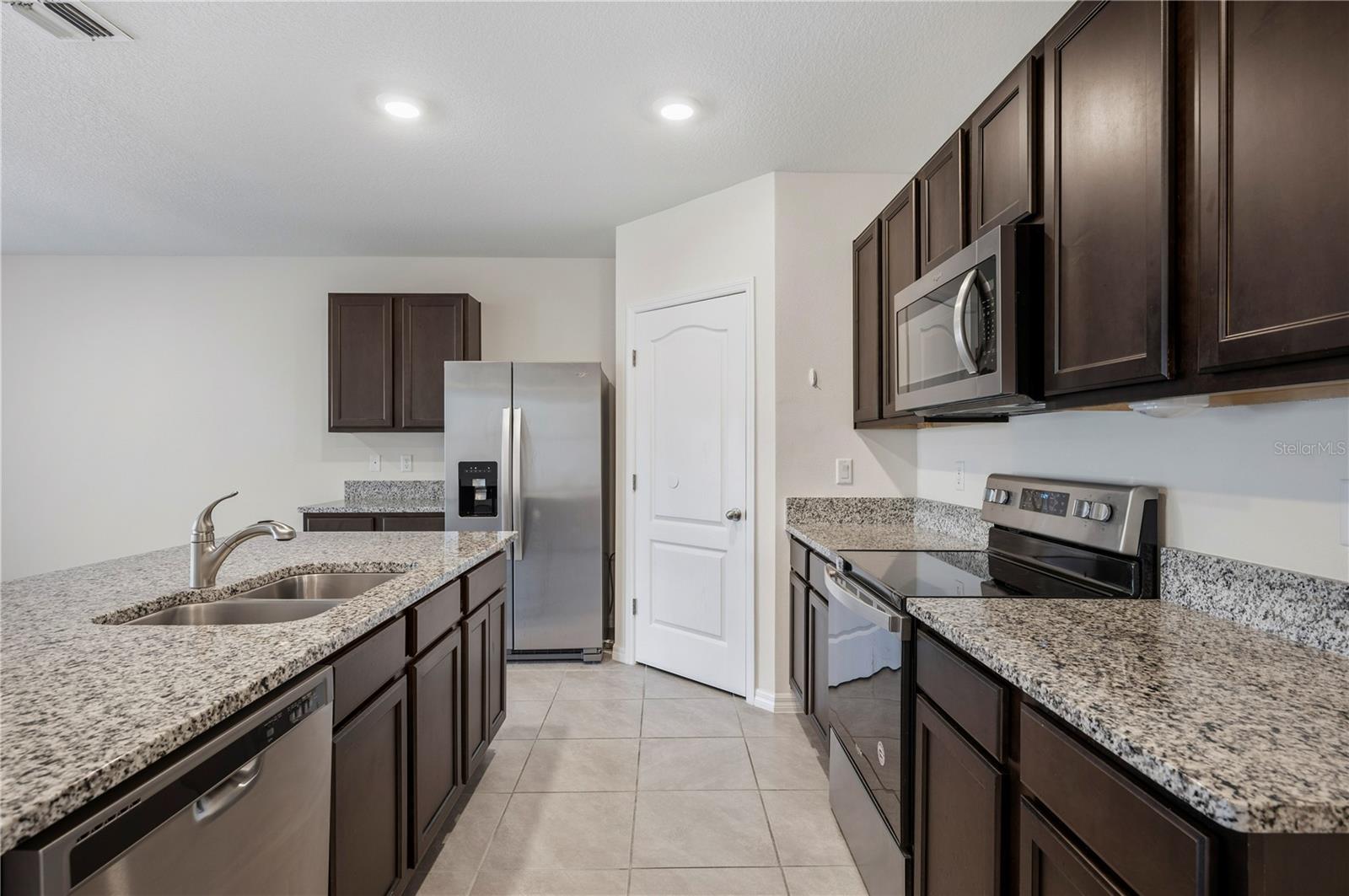 Image 17 of 41 For 2719 Grandbury Grove Road