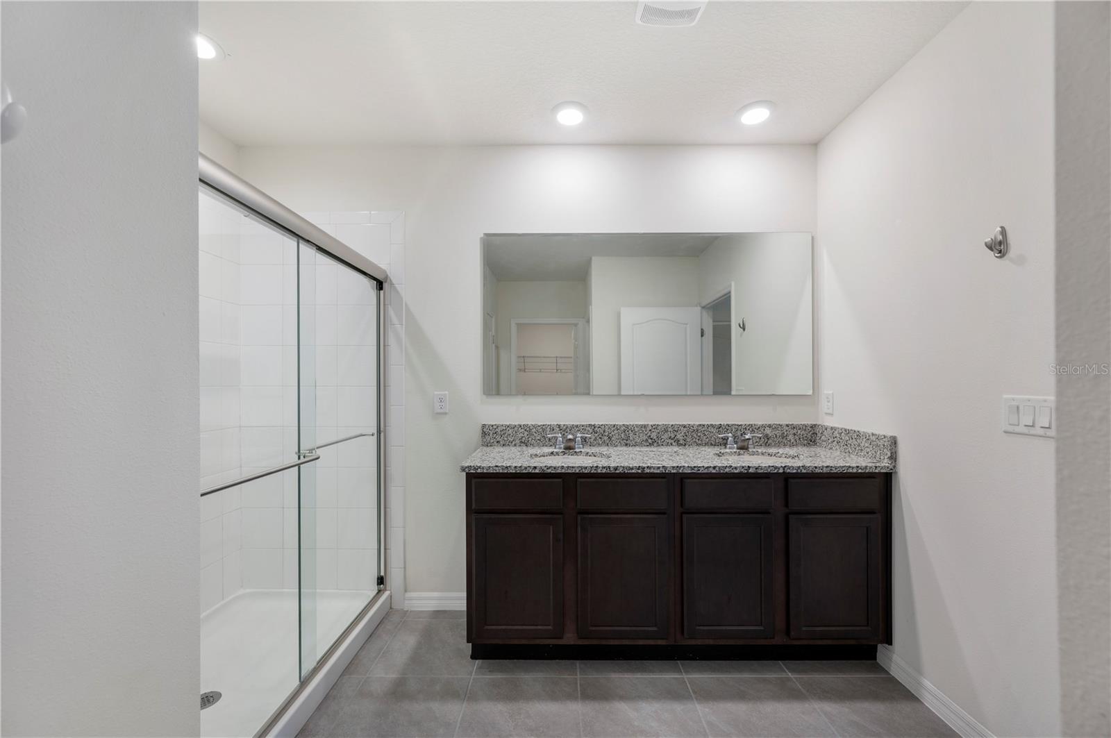 Image 29 of 41 For 2719 Grandbury Grove Road