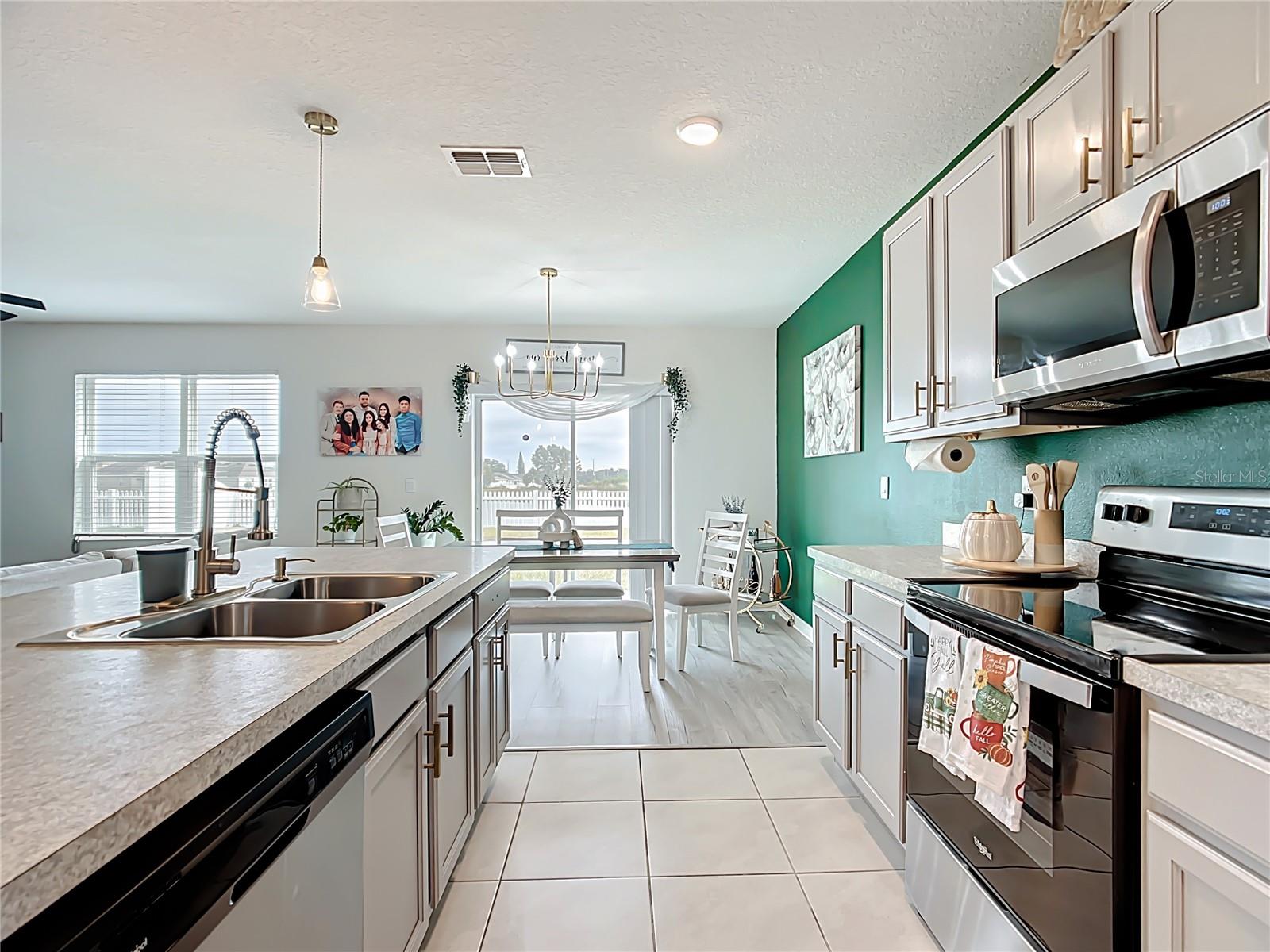 Image 17 of 67 For 605 Honey Bell Road