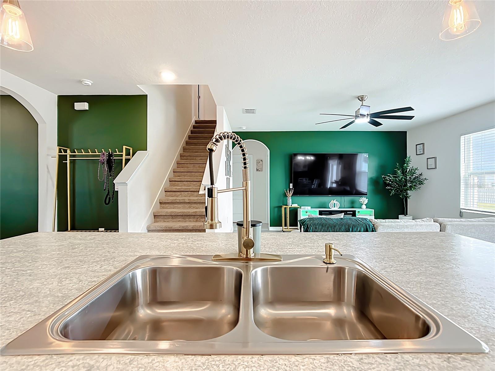 Image 18 of 67 For 605 Honey Bell Road