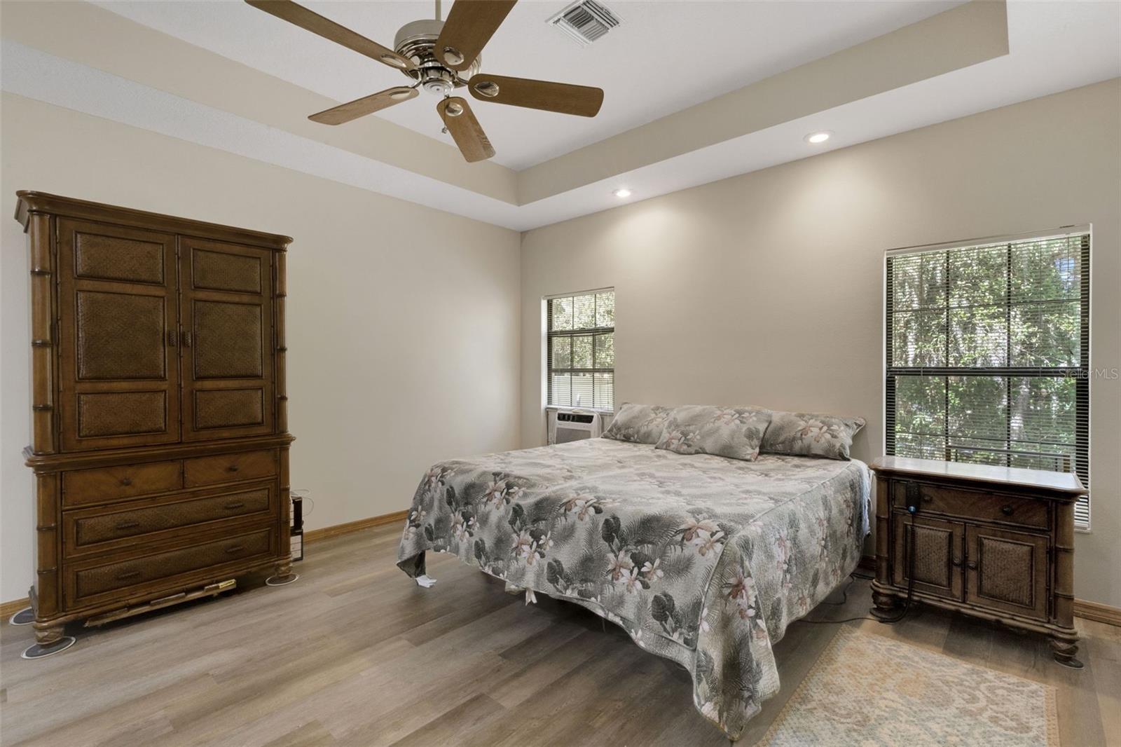 Image 18 of 39 For 6602 Forestwood Drive W