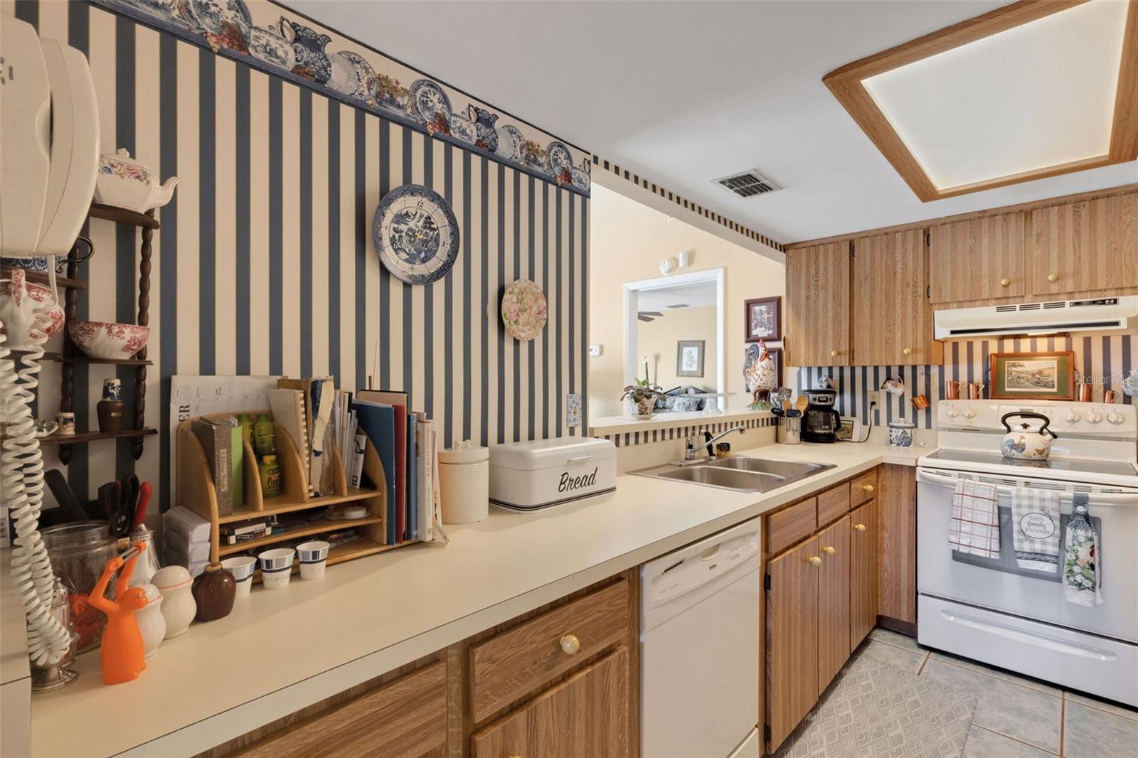 Image 9 of 33 For 1880 Crystal Lake Drive 26