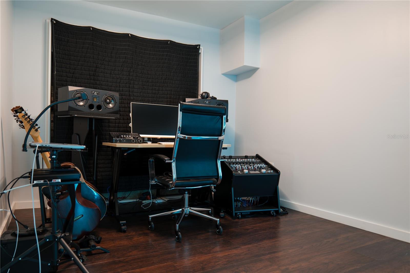 Image 16 of 23 For 6325 Doe Circle E