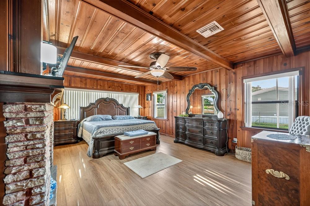 Image 21 of 43 For 427 Longfellow Boulevard