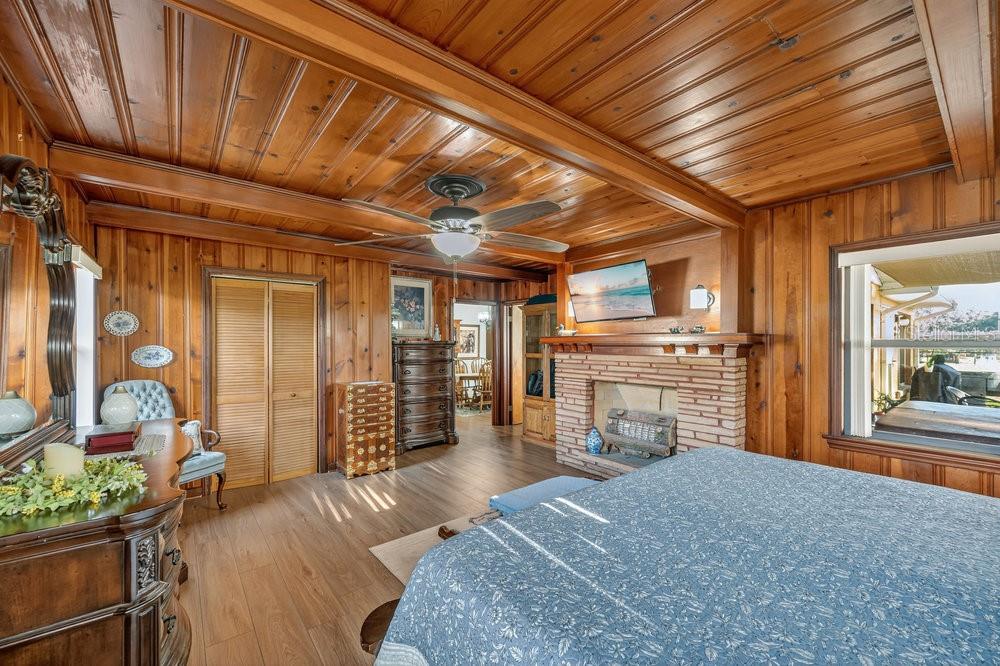 Image 23 of 43 For 427 Longfellow Boulevard