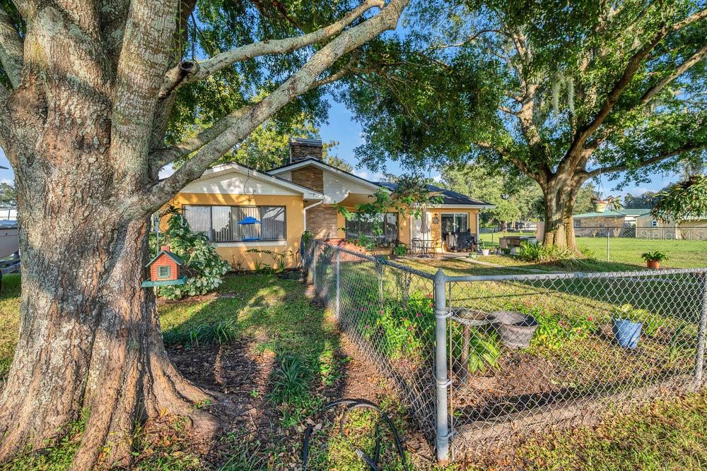 Image 33 of 43 For 427 Longfellow Boulevard