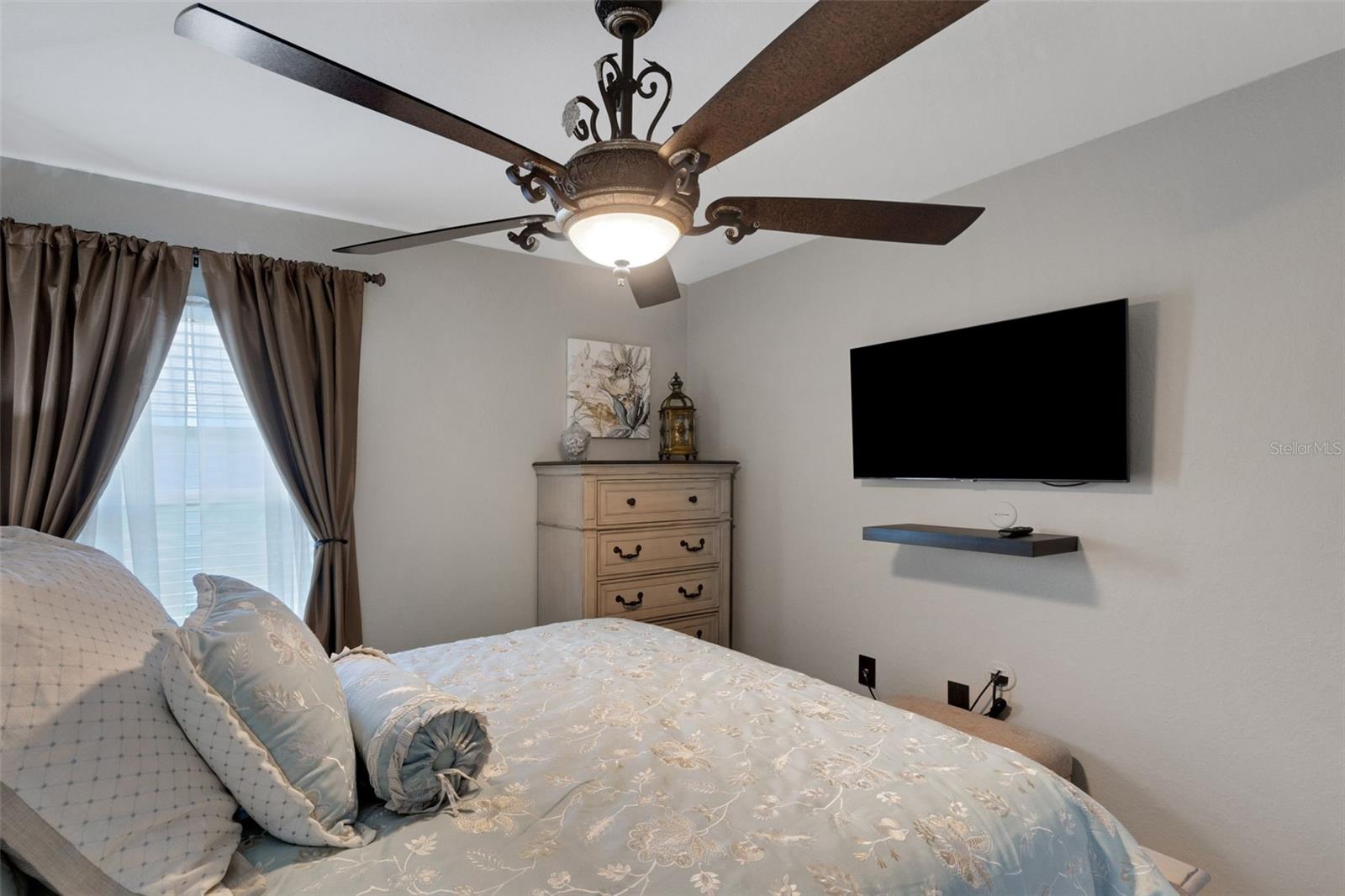 Image 21 of 37 For 610 Vista View Lane