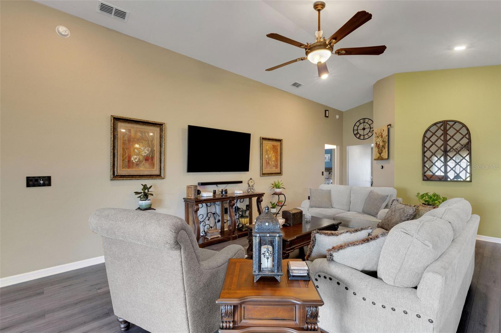 Image 4 of 37 For 610 Vista View Lane