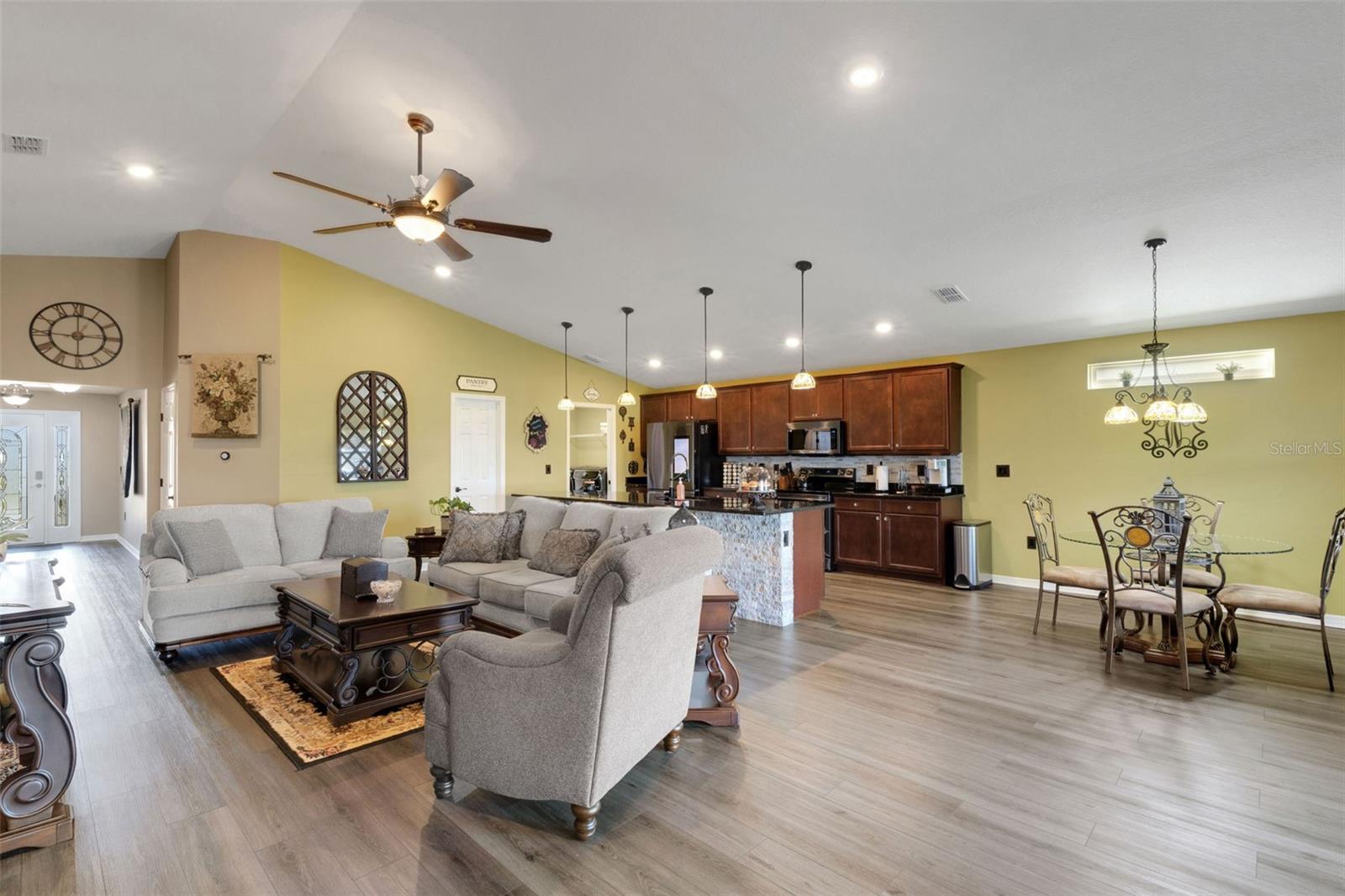 Image 5 of 37 For 610 Vista View Lane