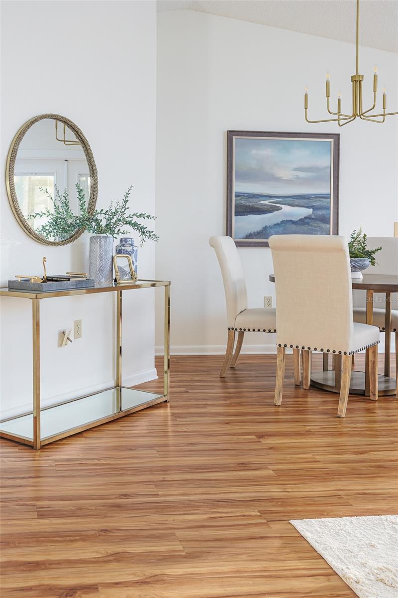 Image 11 of 33 For 1635 Colonnades Circle N