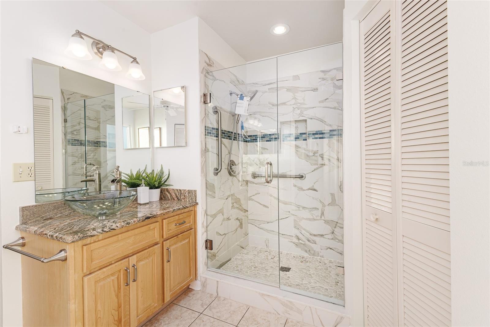 Image 21 of 33 For 1635 Colonnades Circle N