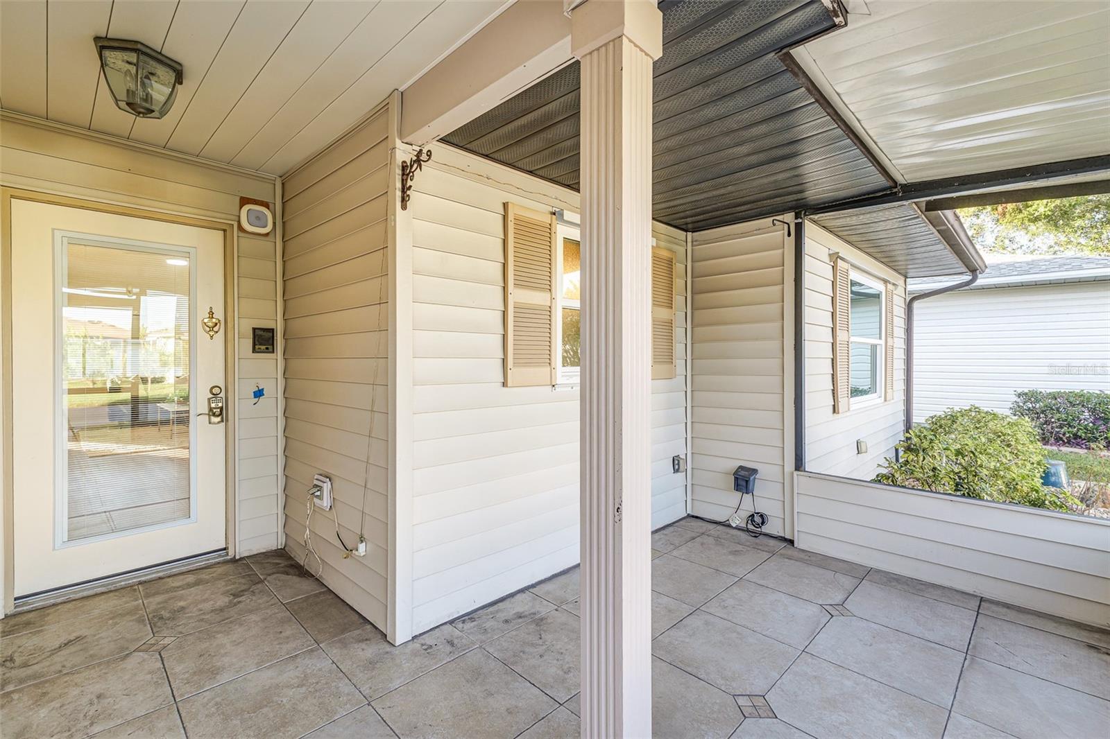 Image 6 of 33 For 1635 Colonnades Circle N