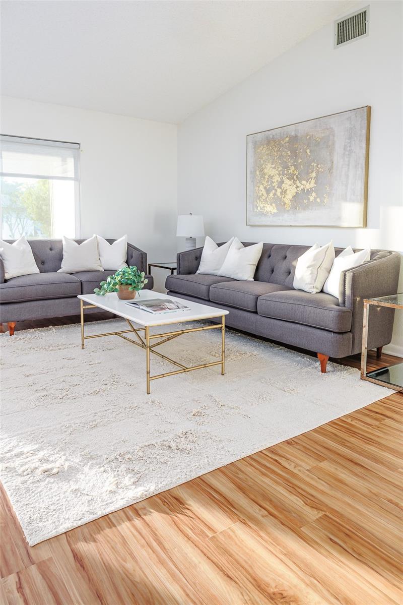 Image 8 of 33 For 1635 Colonnades Circle N