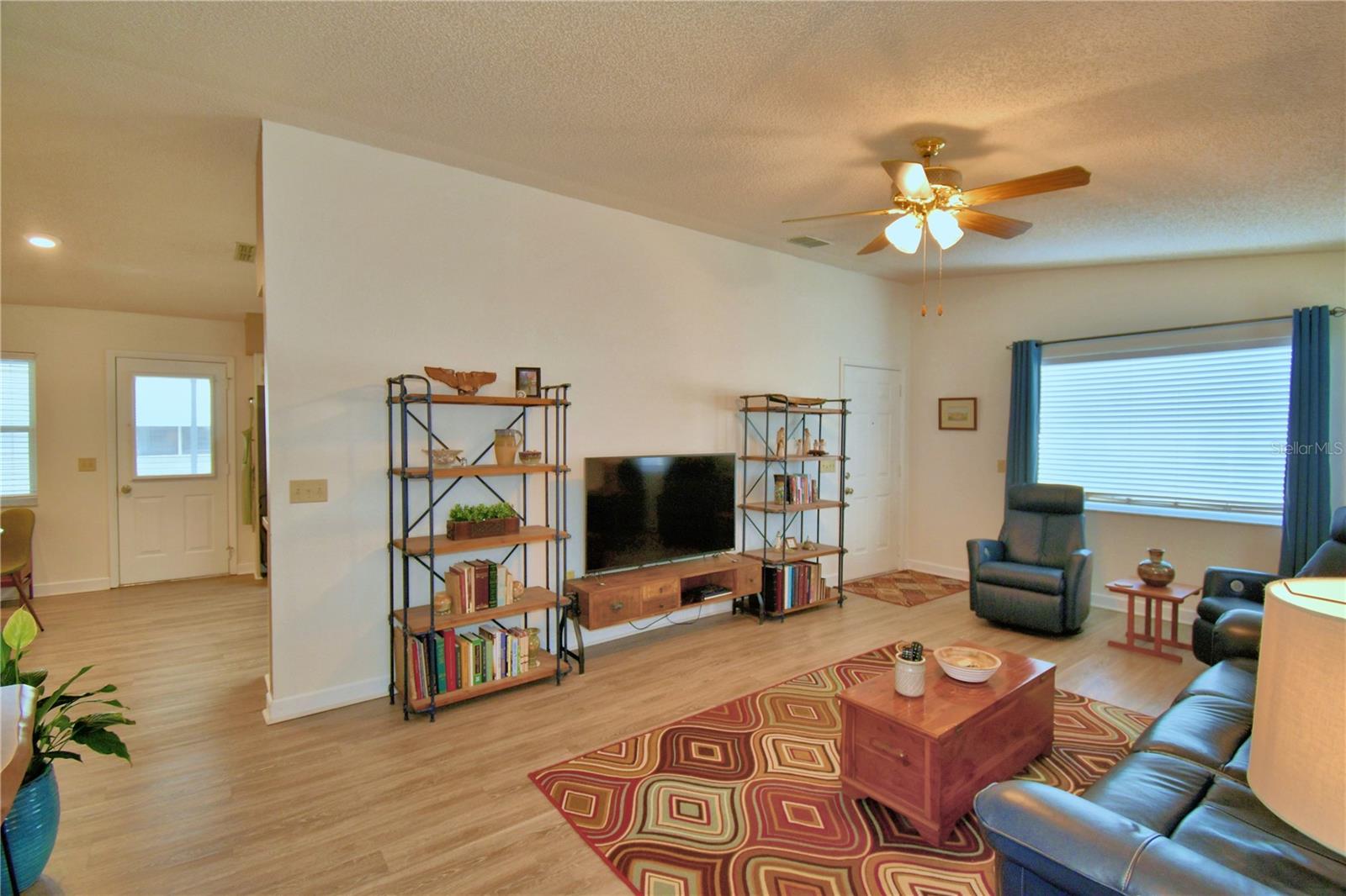 Image 14 of 60 For 4823 Colonnades Circle W