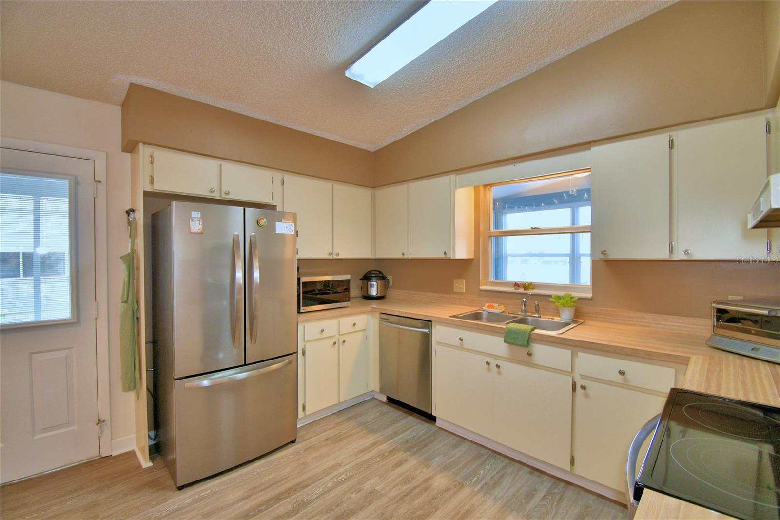 Image 18 of 60 For 4823 Colonnades Circle W