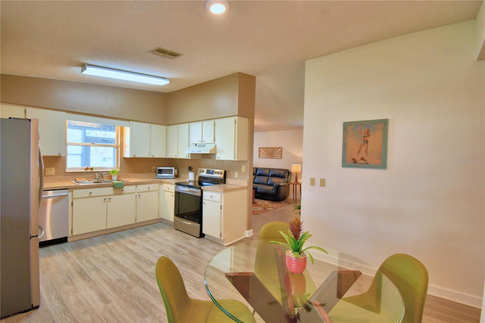 Image 20 of 60 For 4823 Colonnades Circle W