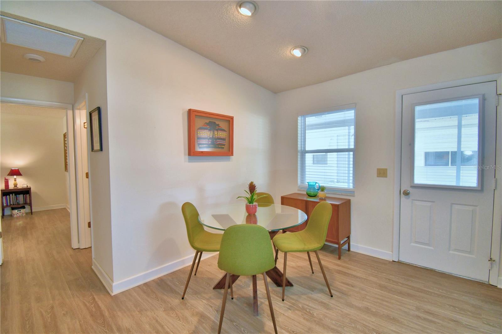 Image 21 of 60 For 4823 Colonnades Circle W