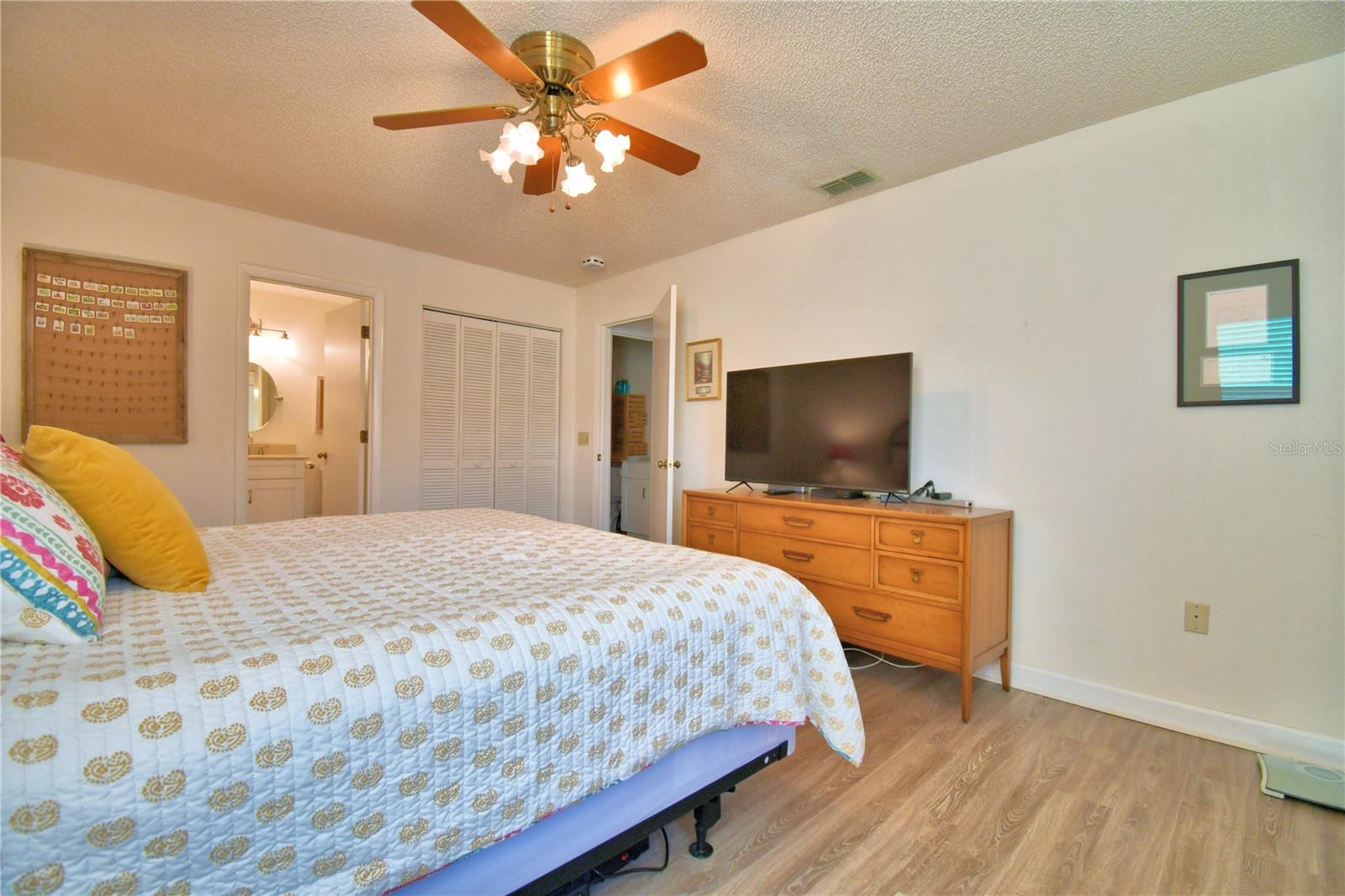 Image 25 of 60 For 4823 Colonnades Circle W