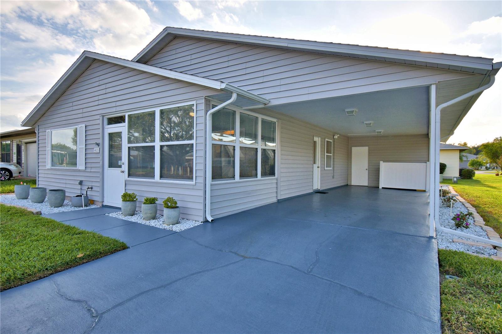 Image 3 of 60 For 4823 Colonnades Circle W