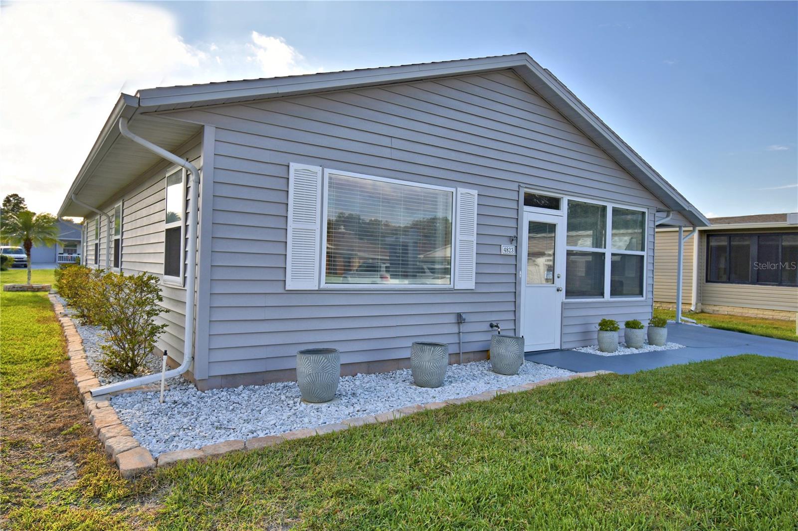 Image 4 of 60 For 4823 Colonnades Circle W