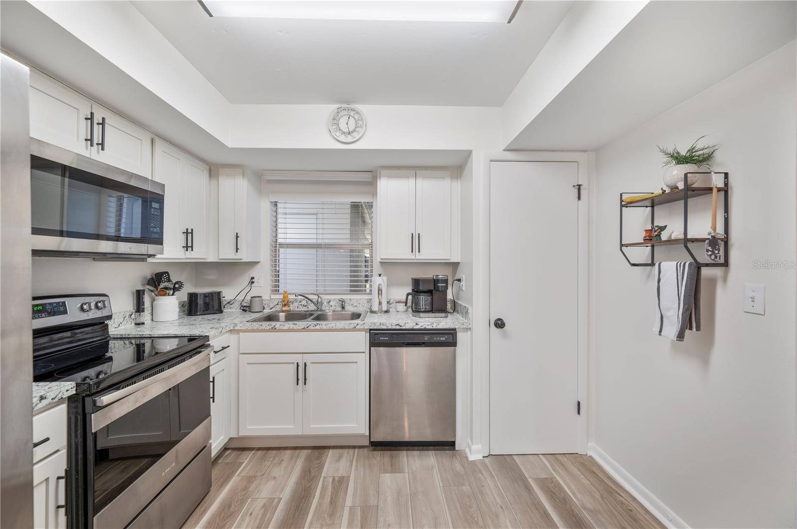 Image 11 of 33 For 514 Kelsey Street 514