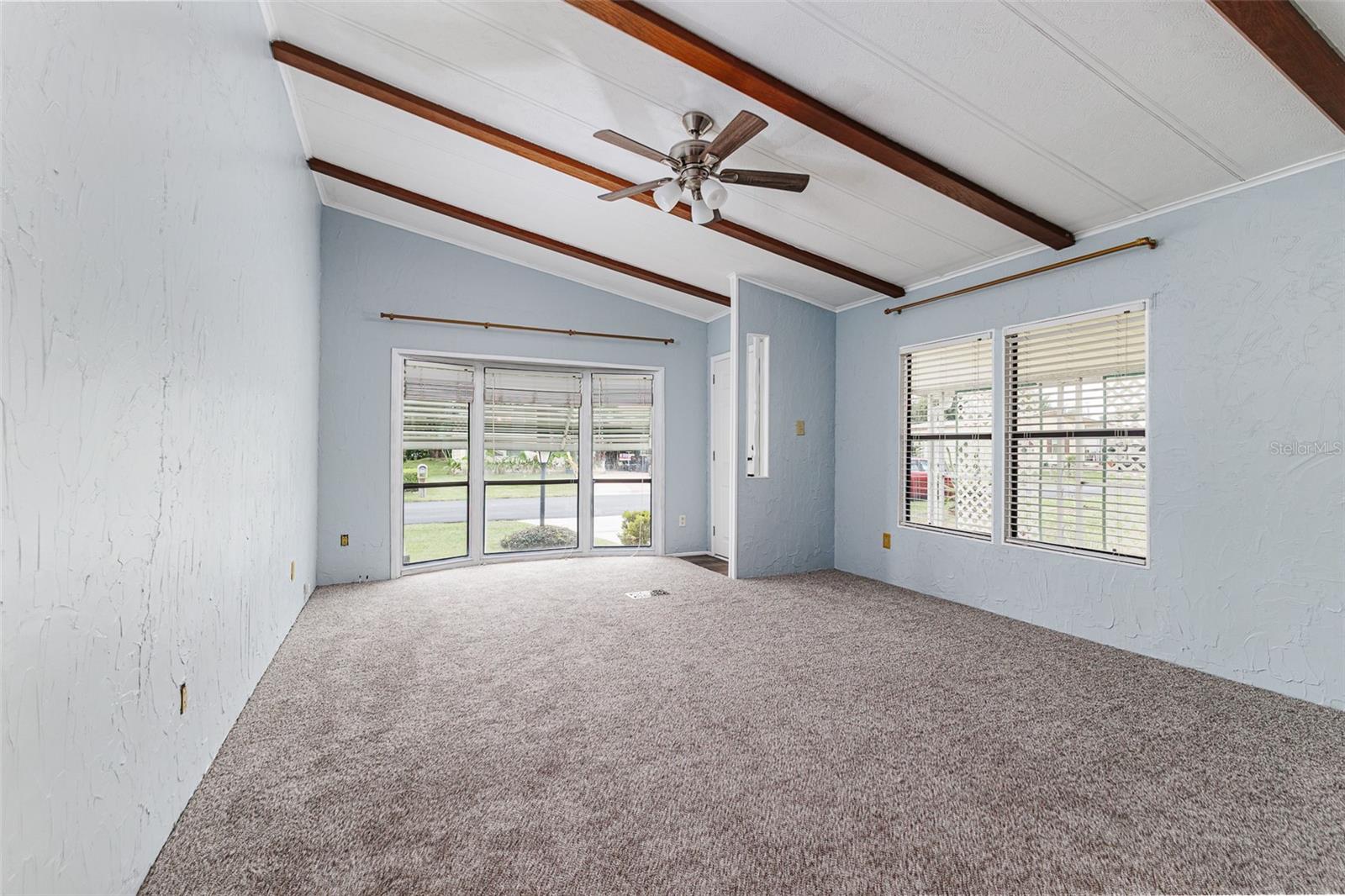 Image 7 of 23 For 6027 Grand Oaks Drive Se