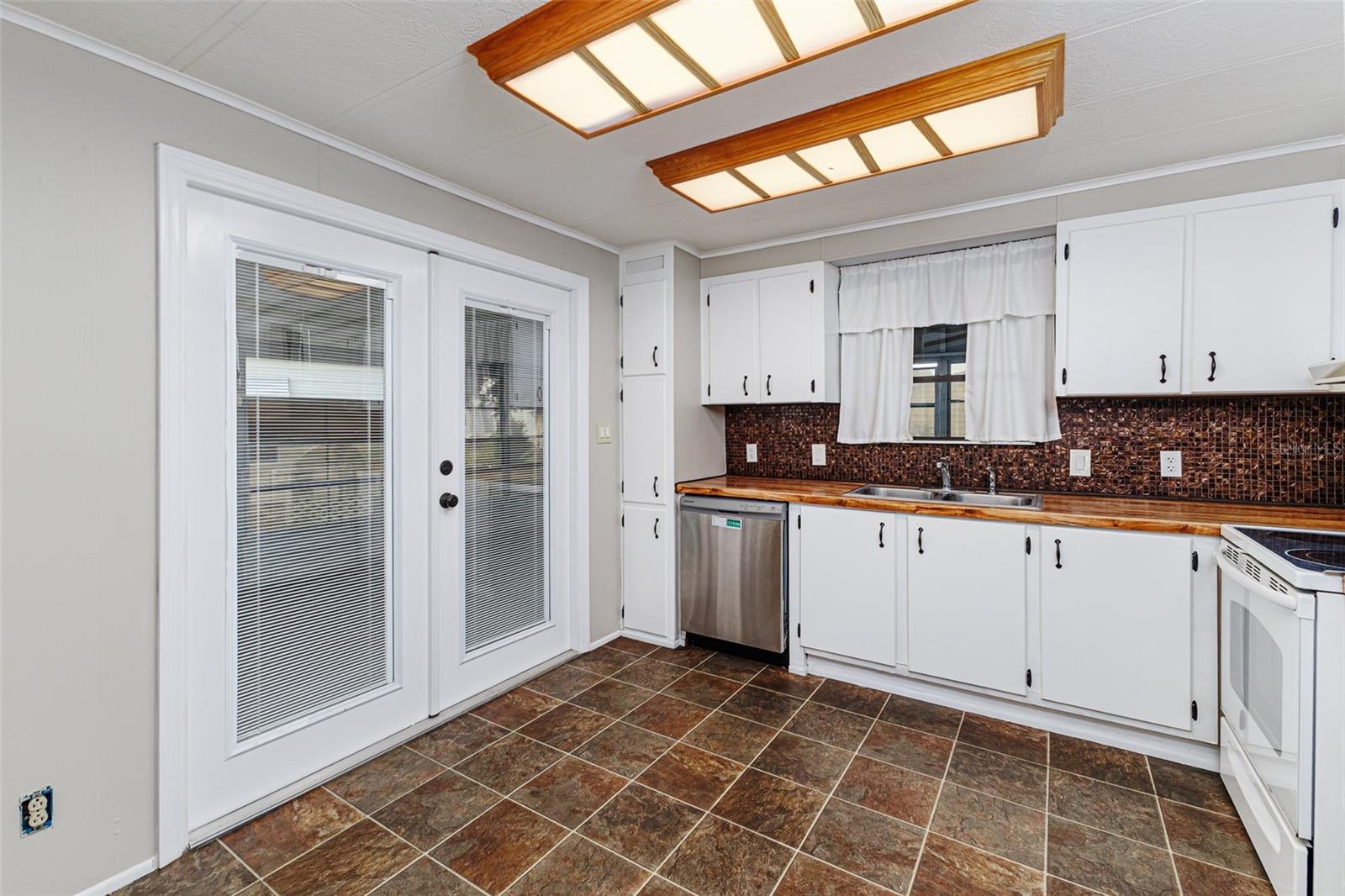 Image 9 of 23 For 6027 Grand Oaks Drive Se