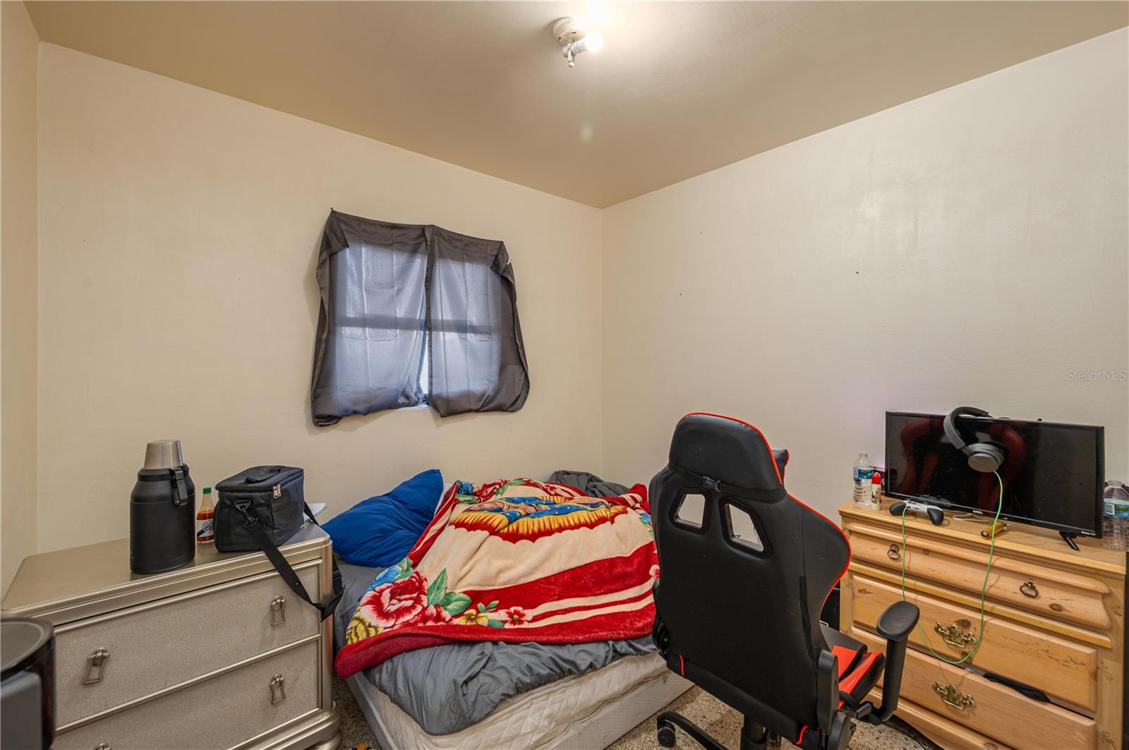 Image 12 of 20 For 207 Moss Road W