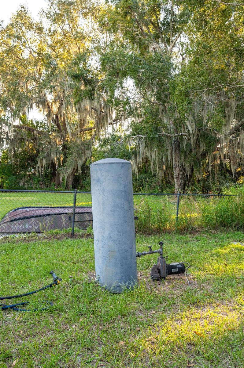 Image 17 of 20 For 207 Moss Road W