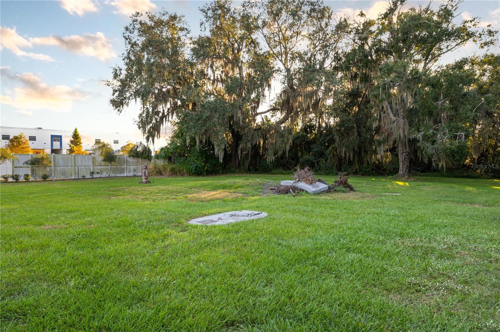 Image 19 of 20 For 207 Moss Road W