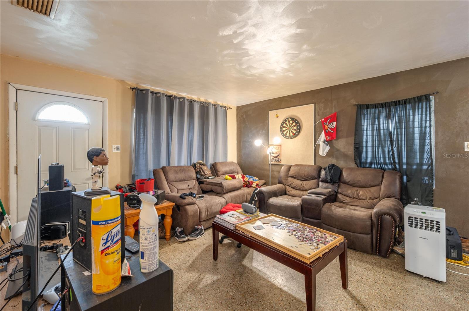 Image 4 of 20 For 207 Moss Road W