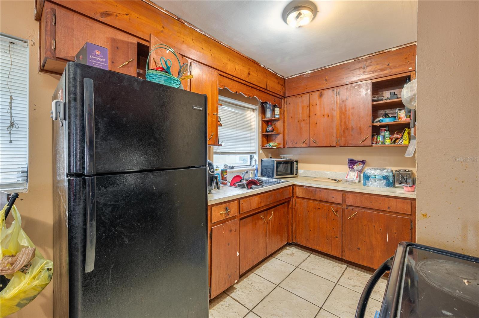 Image 6 of 20 For 207 Moss Road W